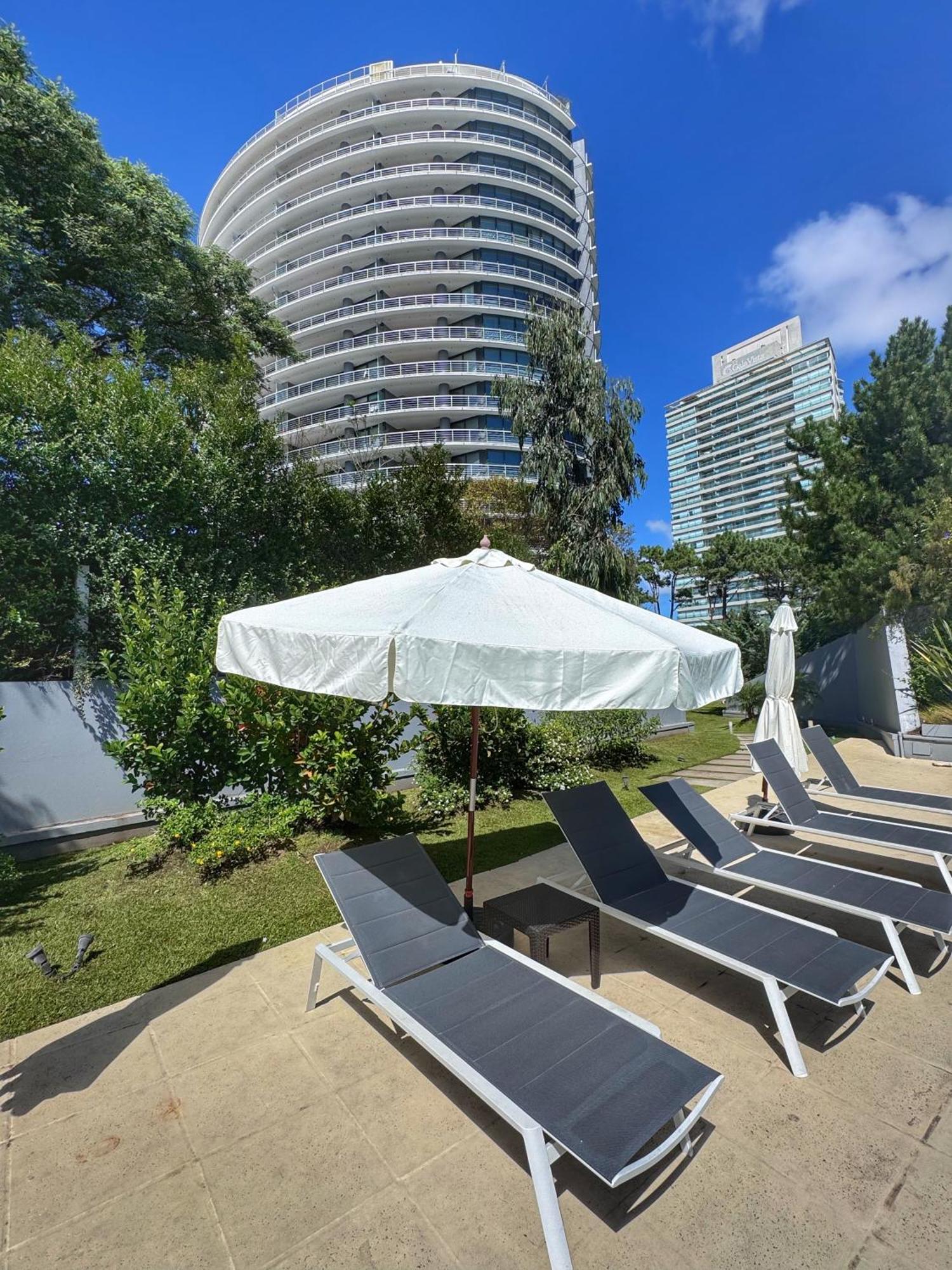 Apartamentos Torre Tressesenta 埃斯特角城 外观 照片