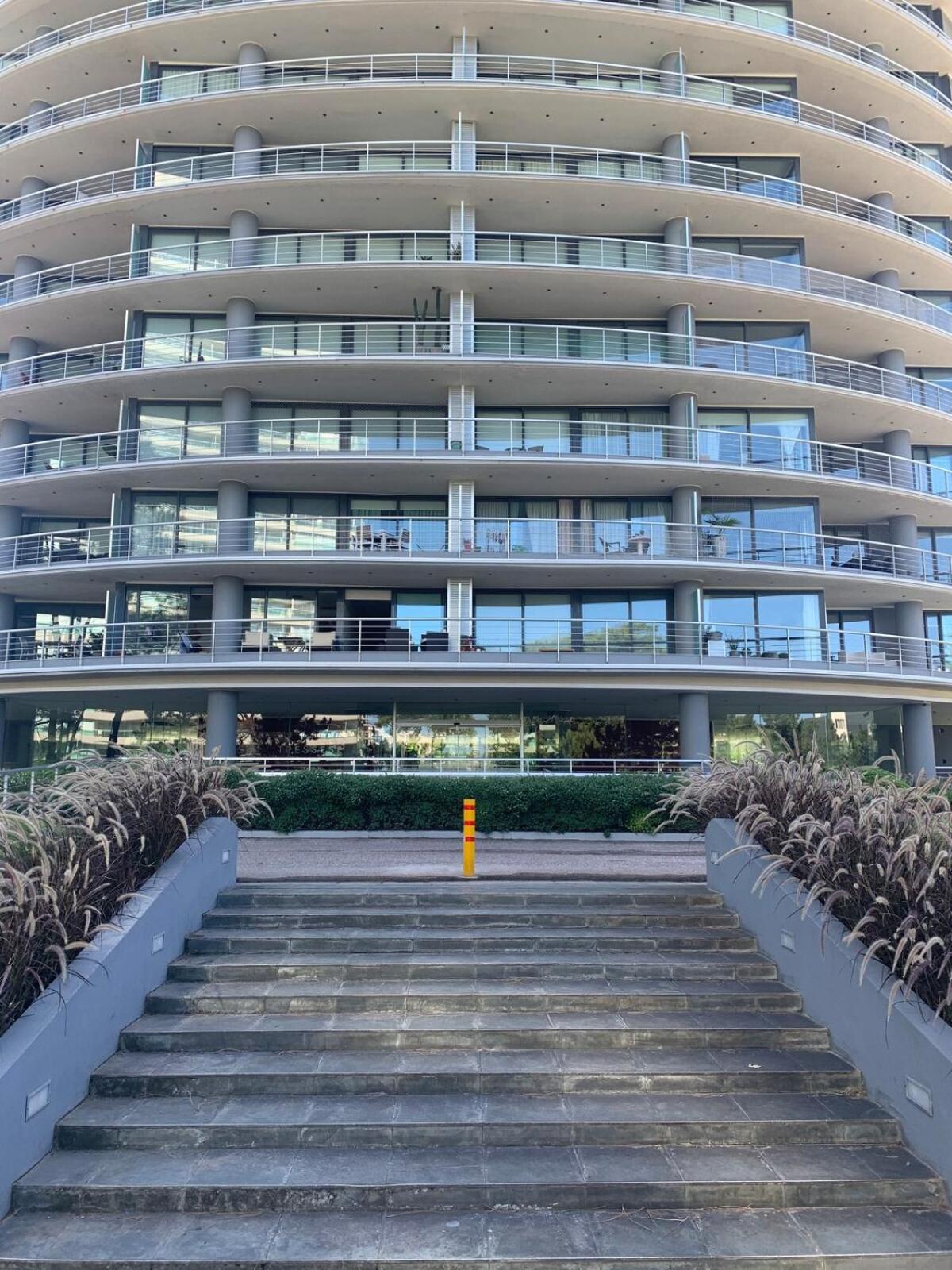 Apartamentos Torre Tressesenta 埃斯特角城 外观 照片