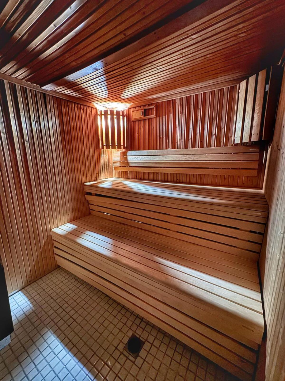 Apartamentos Torre Tressesenta 埃斯特角城 外观 照片